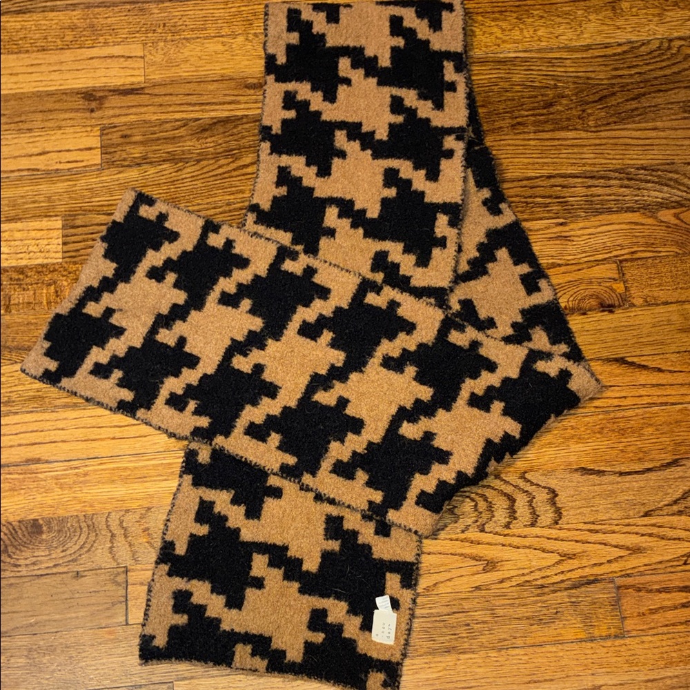 Black and Tan Houndstooth Scarf